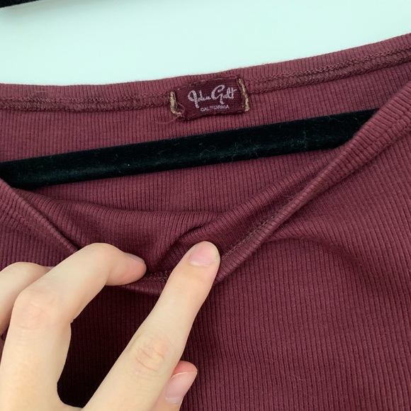 J Galt Brandy Melville Off the Shoulder Crop Top - Picture 2 of 2